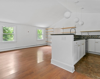 392 Main Street - Photo Thumbnail 8
