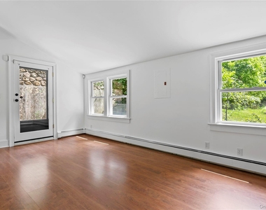 392 Main Street - Photo Thumbnail 9