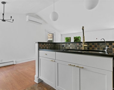 392 Main Street - Photo Thumbnail 10