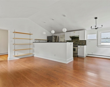392 Main Street - Photo Thumbnail 4