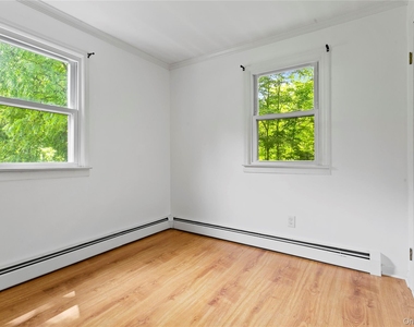 392 Main Street - Photo Thumbnail 16