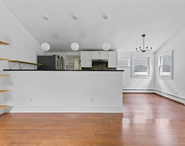 392 Main Street - Photo Thumbnail 5