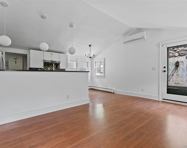 392 Main Street - Photo Thumbnail 6