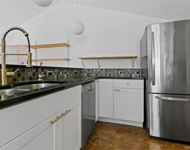 392 Main Street - Photo Thumbnail 13