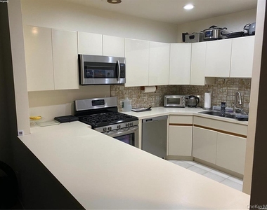 81 Pacific Boulevard - Photo Thumbnail 2