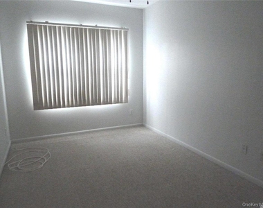 81 Pacific Boulevard - Photo Thumbnail 6