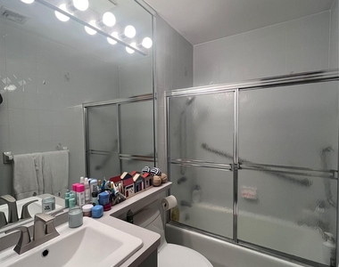 81 Pacific Boulevard - Photo Thumbnail 10