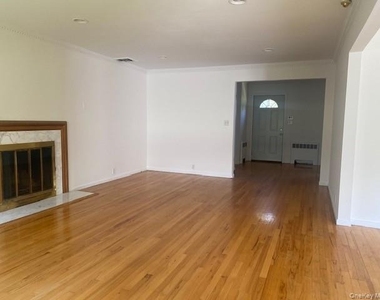27 Martin Court - Photo Thumbnail 4