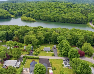 317 Overlook Court - Photo Thumbnail 17