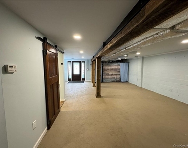 317 Overlook Court - Photo Thumbnail 9