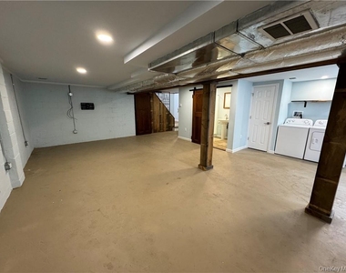 317 Overlook Court - Photo Thumbnail 13