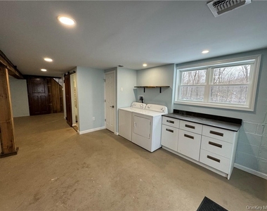 317 Overlook Court - Photo Thumbnail 12