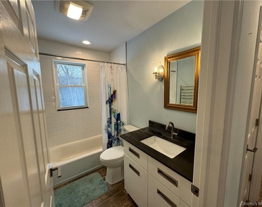 317 Overlook Court - Photo Thumbnail 7