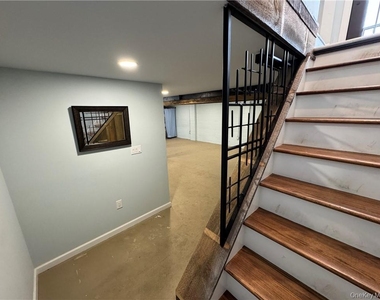 317 Overlook Court - Photo Thumbnail 8