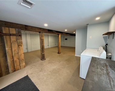 317 Overlook Court - Photo Thumbnail 11