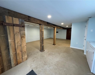 317 Overlook Court - Photo Thumbnail 10