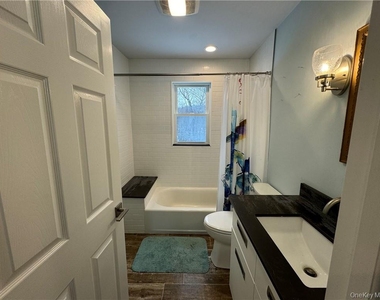 317 Overlook Court - Photo Thumbnail 6