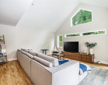 4 Parkfield Road - Photo Thumbnail 9