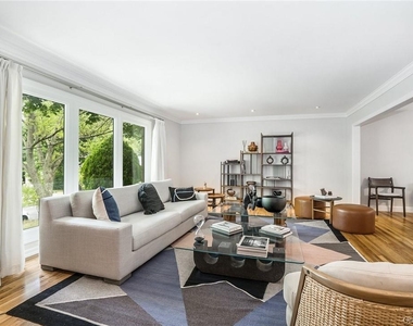 4 Parkfield Road - Photo Thumbnail 2