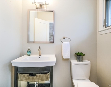 4 Parkfield Road - Photo Thumbnail 11