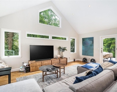 4 Parkfield Road - Photo Thumbnail 8