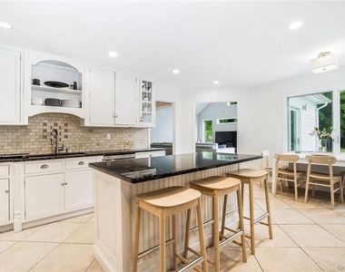 4 Parkfield Road - Photo Thumbnail 7