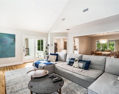 4 Parkfield Road - Photo Thumbnail 10