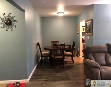 289 Main Street - Photo Thumbnail 2