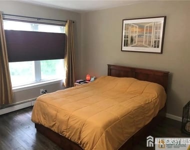 289 Main Street - Photo Thumbnail 10