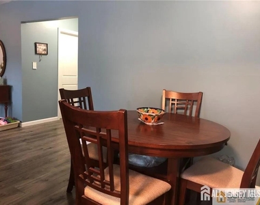 289 Main Street - Photo Thumbnail 3