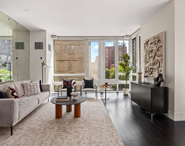 261 W 28th Street - Photo Thumbnail 1