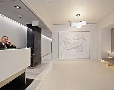 261 W 28th Street - Photo Thumbnail 15