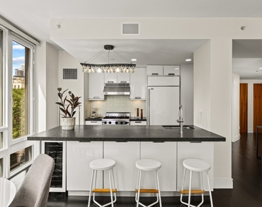 261 W 28th Street - Photo Thumbnail 4