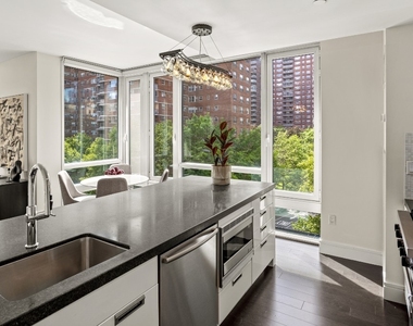 261 W 28th Street - Photo Thumbnail 5