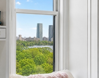 225 Central Park W - Photo Thumbnail 9