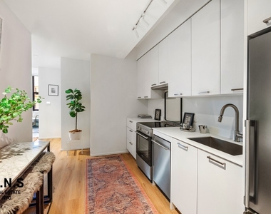955 Sterling Place - Photo Thumbnail 8