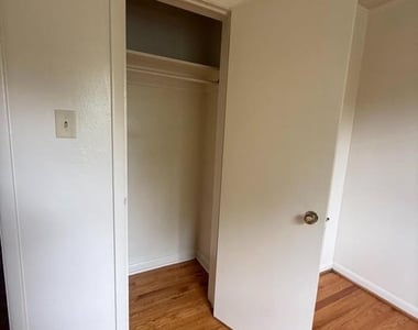 207 E Whitlock Avenue - Photo Thumbnail 6