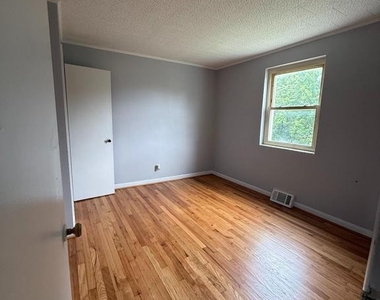 203 E Whitlock Avenue - Photo Thumbnail 2