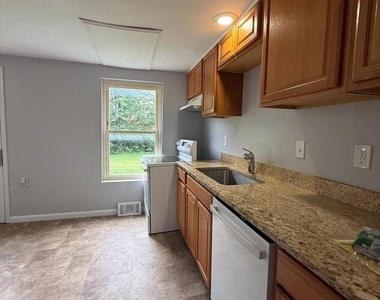 203 E Whitlock Avenue - Photo Thumbnail 6