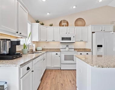305 Cedar Lane - Photo Thumbnail 32