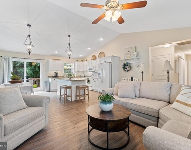 305 Cedar Lane - Photo Thumbnail 10