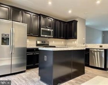 413 Rolling Valley Drive - Photo Thumbnail 4