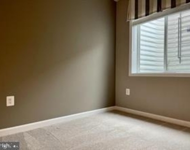 413 Rolling Valley Drive - Photo Thumbnail 5