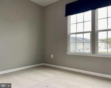 413 Rolling Valley Drive - Photo Thumbnail 8