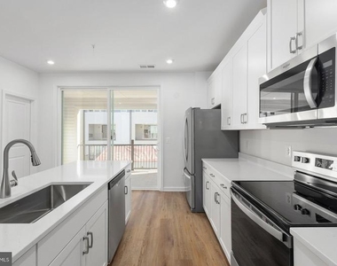 2534 Neabsco Common Place - Photo Thumbnail 14