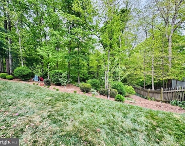 12525 Hedges Run Drive - Photo Thumbnail 5