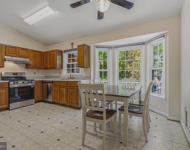 9729 Zimbro Avenue - Photo Thumbnail 11
