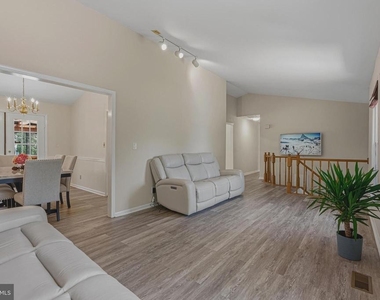 9729 Zimbro Avenue - Photo Thumbnail 4