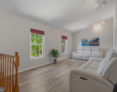 9729 Zimbro Avenue - Photo Thumbnail 3