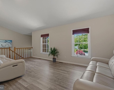 9729 Zimbro Avenue - Photo Thumbnail 5